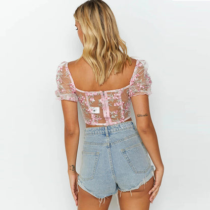 Short T-shirt with embroidered mesh bottoming shirt